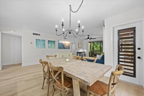 Condo in Palm Beach Gardens, Florida, 2 bedrooms № 2264972 - photo 7