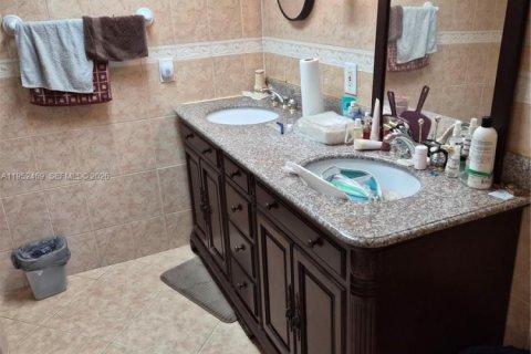 Кондоминиум с 2 спальнями в Санрайз, Флорида № 2009218