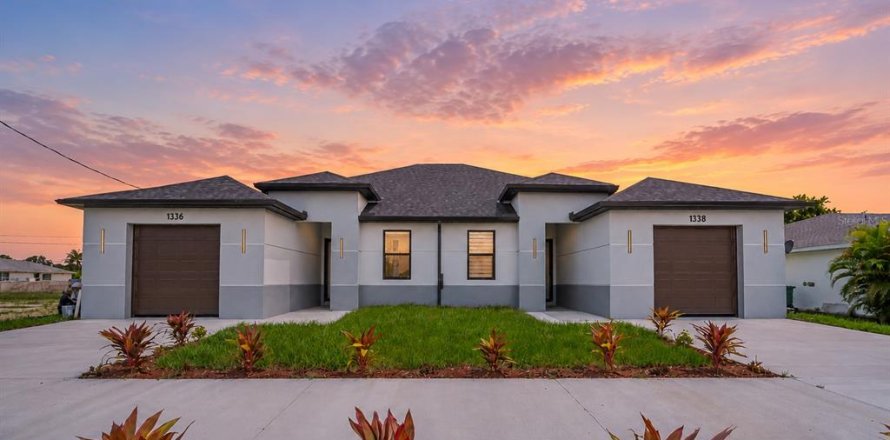 Commercial property in Cape Coral, Florida 6 bedrooms, 222.97 sq.m. № 2316741