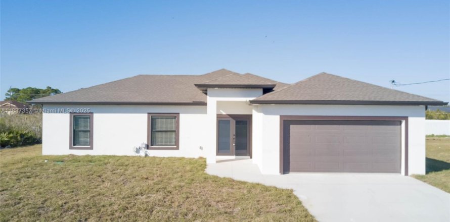 Villa ou maison à Lehigh Acres, Floride 3 chambres, 130.62 m2 № 1821745