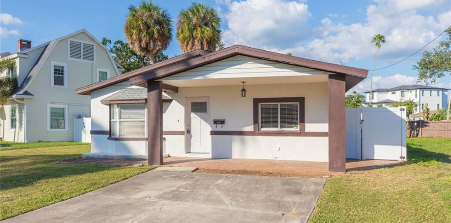 Villa ou maison à Saint Petersburg, Floride 3 chambres, 157.75 m2 № 2416621