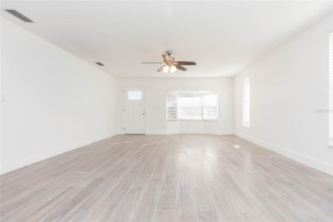 Villa ou maison à louer à Saint Petersburg, Floride: 3 chambres, 157.75 m2 № 2416621 - photo 8