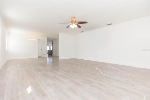 Villa ou maison à louer à Saint Petersburg, Floride: 3 chambres, 157.75 m2 № 2416621 - photo 3