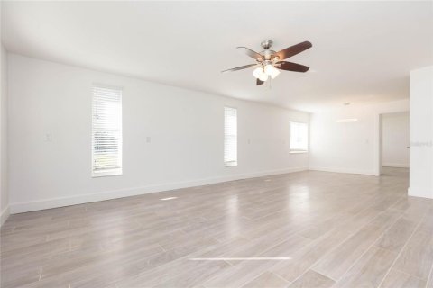 Villa ou maison à louer à Saint Petersburg, Floride: 3 chambres, 157.75 m2 № 2416621 - photo 5