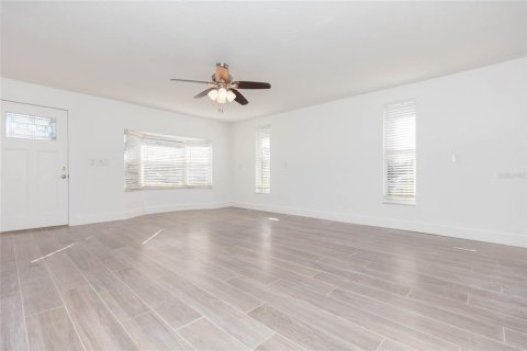 Villa ou maison à louer à Saint Petersburg, Floride: 3 chambres, 157.75 m2 № 2416621 - photo 6