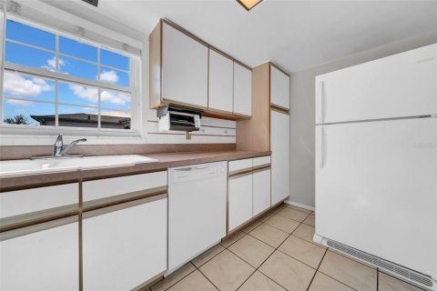 Condo in Saint Petersburg, Florida, 2 bedrooms  № 1791292 - photo 14