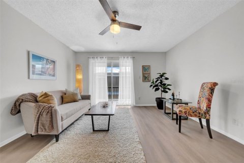 Condo in Saint Petersburg, Florida, 2 bedrooms  № 1791292 - photo 9