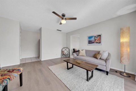 Condo in Saint Petersburg, Florida, 2 bedrooms  № 1791292 - photo 10