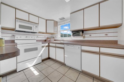 Condo in Saint Petersburg, Florida, 2 bedrooms  № 1791292 - photo 13