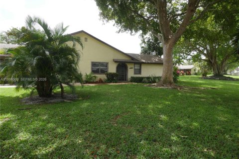 House in Boca Raton, Florida 2 bedrooms, 147.34 sq.m. № 2070555