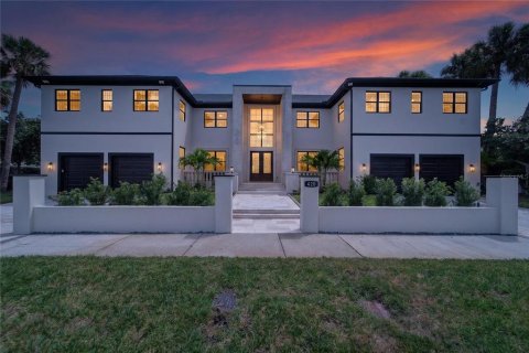 Casa en venta en Tampa, Florida, 6 dormitorios, 536.7 m2 № 2383816 - foto 2