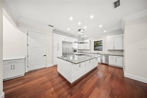 Casa en venta en Tampa, Florida, 6 dormitorios, 536.7 m2 № 2383816 - foto 6