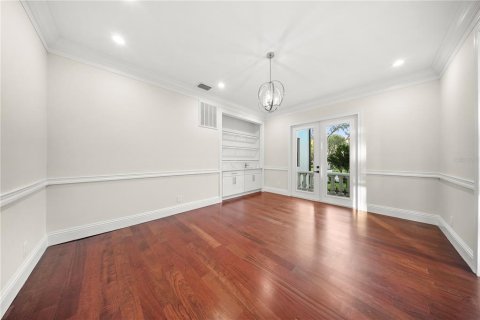 Casa en venta en Tampa, Florida, 6 dormitorios, 536.7 m2 № 2383816 - foto 11