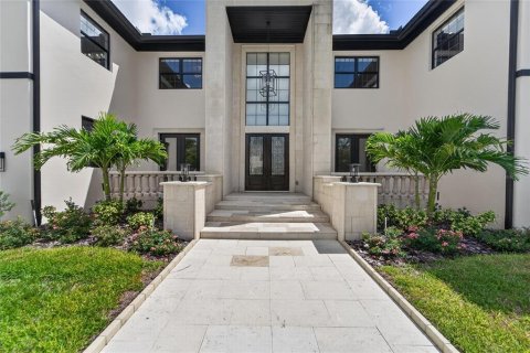 Casa en venta en Tampa, Florida, 6 dormitorios, 536.7 m2 № 2383816 - foto 3