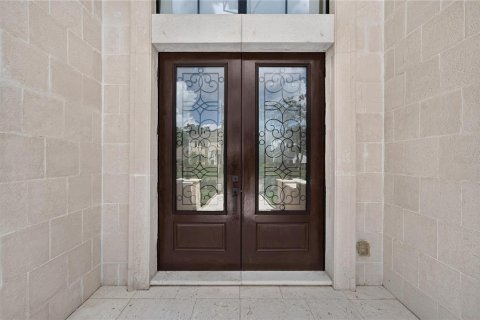 Casa en venta en Tampa, Florida, 6 dormitorios, 536.7 m2 № 2383816 - foto 4