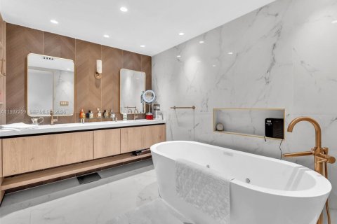 Condominio en venta en Aventura, Florida, 2 dormitorios, 169.55 m2 № 1995115 - foto 18