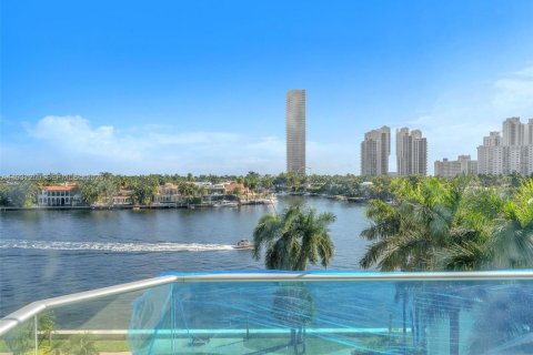 Condominio en venta en Aventura, Florida, 2 dormitorios, 169.55 m2 № 1995115 - foto 13