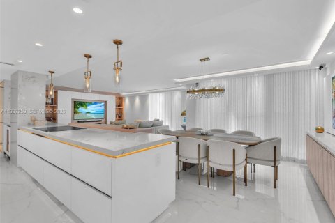 Condominio en venta en Aventura, Florida, 2 dormitorios, 169.55 m2 № 1995115 - foto 7