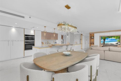 Condominio en venta en Aventura, Florida, 2 dormitorios, 169.55 m2 № 1995115 - foto 1