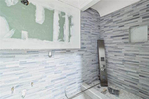 House in Miramar, Florida 5 bedrooms, 194.72 sq.m. № 1986972 - photo 20