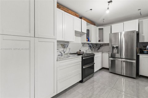 House in Miramar, Florida 5 bedrooms, 194.72 sq.m. № 1986972 - photo 6