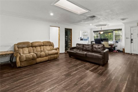 House in Miramar, Florida 5 bedrooms, 194.72 sq.m. № 1986972 - photo 9