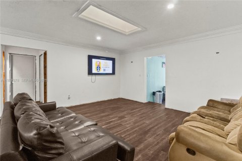 House in Miramar, Florida 5 bedrooms, 194.72 sq.m. № 1986972 - photo 11