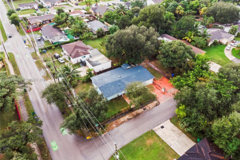 House in Miramar, Florida 5 bedrooms, 194.72 sq.m. № 1986972 - photo 4