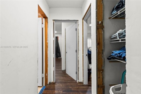 House in Miramar, Florida 5 bedrooms, 194.72 sq.m. № 1986972 - photo 23