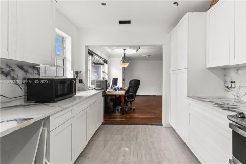 House in Miramar, Florida 5 bedrooms, 194.72 sq.m. № 1986972 - photo 7