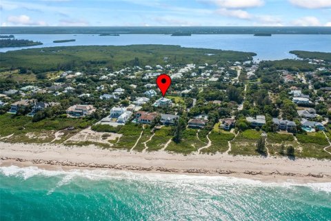 House in Vero Beach, Florida 4 bedrooms, 307.04 sq.m. № 1769942 - photo 2