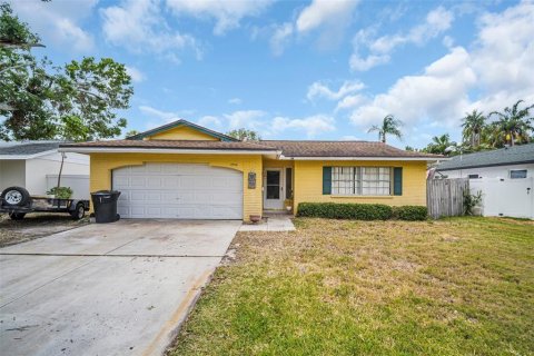 Casa en venta en Saint Petersburg, Florida, 3 dormitorios, 127.55 m2 № 1677667 - foto 1