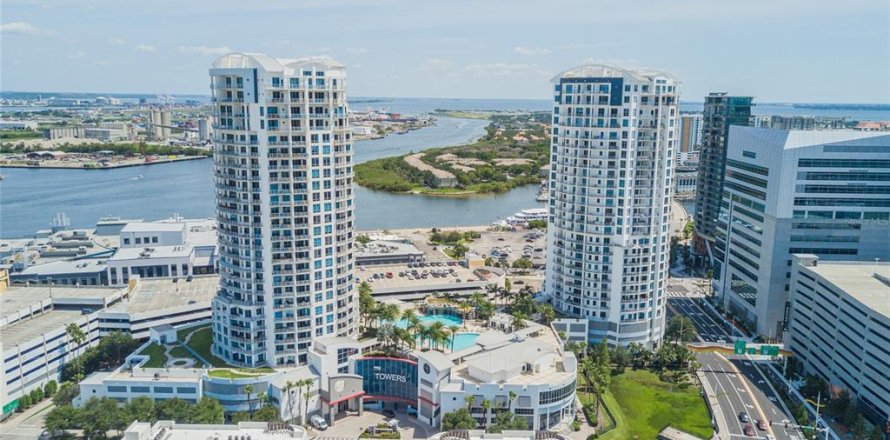 Condominio en Tampa, Florida, 3 dormitorios № 2308312