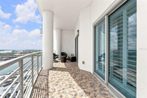 Condominio en alquiler en Tampa, Florida, 3 dormitorios, 161 m2 № 2308312 - foto 19