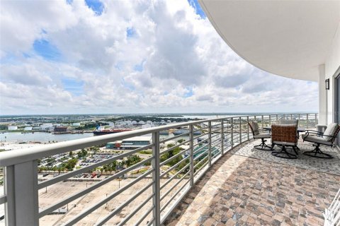 Condominio en alquiler en Tampa, Florida, 3 dormitorios, 161 m2 № 2308312 - foto 18