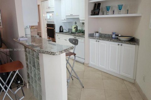 Купить кондоминиум в Майами-Бич, Флорида 2 спальни, 144м2, № 1983170 - фото 12