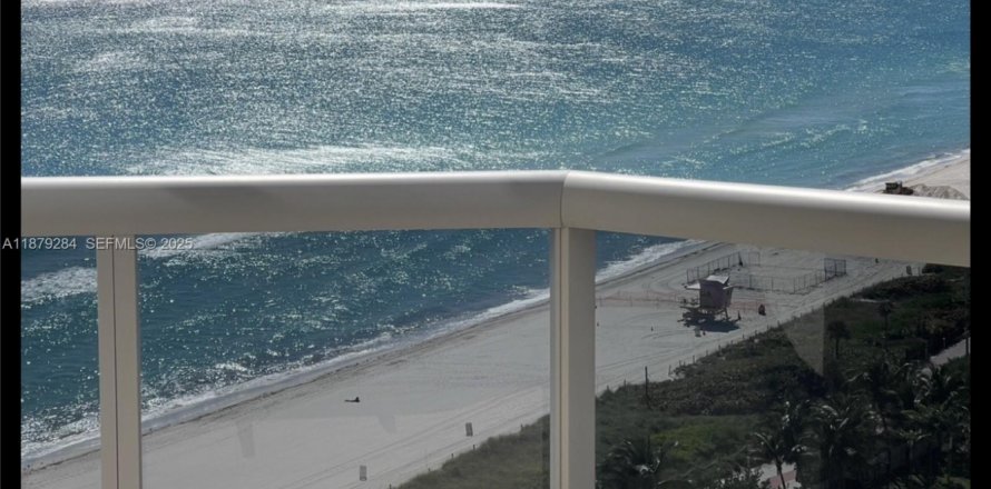 Кондоминиум с 2 спальнями в Майами-Бич, Флорида № 1983170