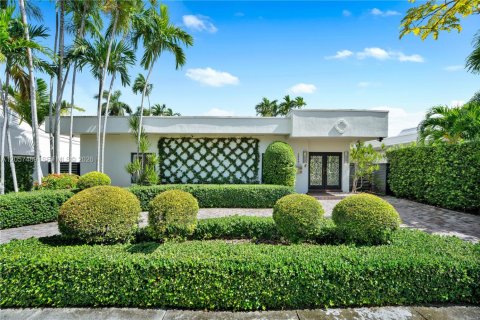 House in Miami Beach, Florida 4 bedrooms, 300.82 sq.m. № 2248841 - photo 2