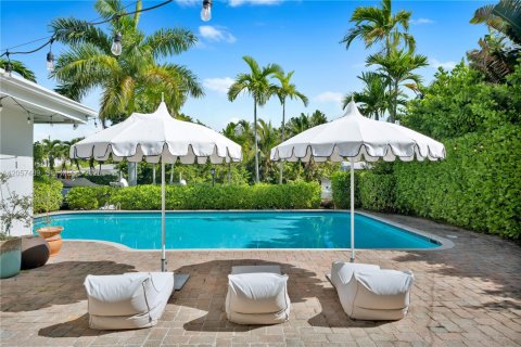 House in Miami Beach, Florida 4 bedrooms, 300.82 sq.m. № 2248841 - photo 25