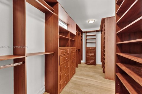 House in Miami Beach, Florida 4 bedrooms, 300.82 sq.m. № 2248841 - photo 17