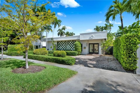 House in Miami Beach, Florida 4 bedrooms, 300.82 sq.m. № 2248841