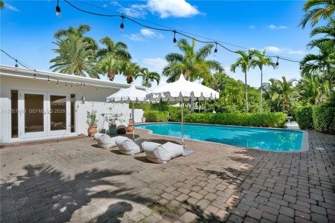 House in Miami Beach, Florida 4 bedrooms, 300.82 sq.m. № 2248841 - photo 28