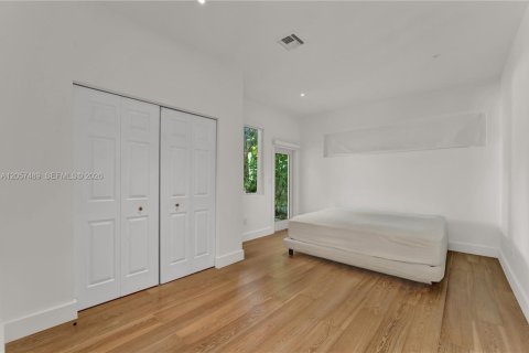 House in Miami Beach, Florida 4 bedrooms, 300.82 sq.m. № 2248841 - photo 26