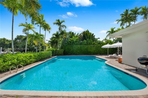 House in Miami Beach, Florida 4 bedrooms, 300.82 sq.m. № 2248841 - photo 29