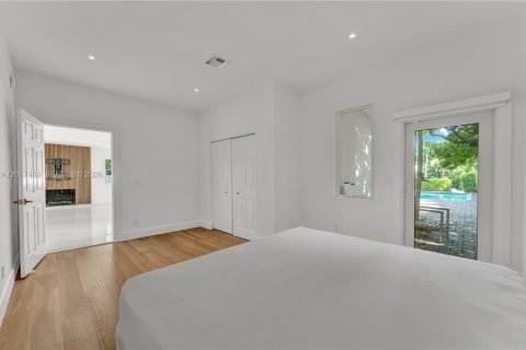 House in Miami Beach, Florida 4 bedrooms, 300.82 sq.m. № 2248841 - photo 22