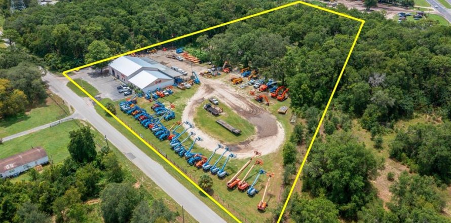 Propiedad comercial en Belleview, Florida № 1833462