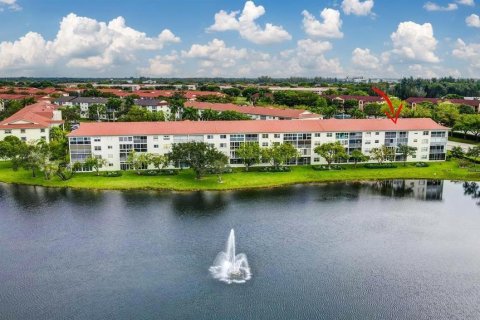 Condominio en alquiler en Hollywood, Florida, 1 dormitorio, 63.64 m2 № 1146251 - foto 1