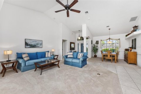 House in Rotonda, Florida 3 bedrooms, 225.29 sq.m. № 2098379 - photo 12
