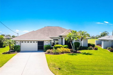 House in Rotonda, Florida 3 bedrooms, 225.29 sq.m. № 2098379 - photo 2