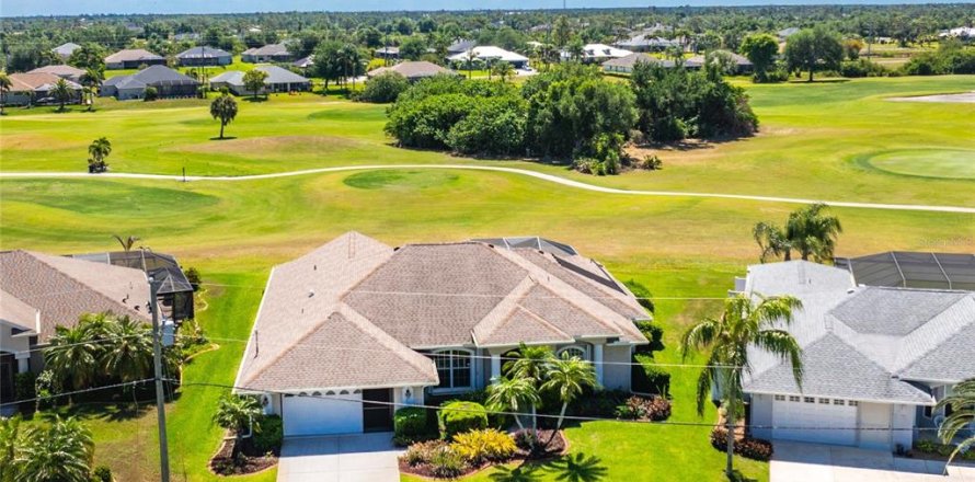House in Rotonda, Florida 3 bedrooms, 225.29 sq.m. № 2098379